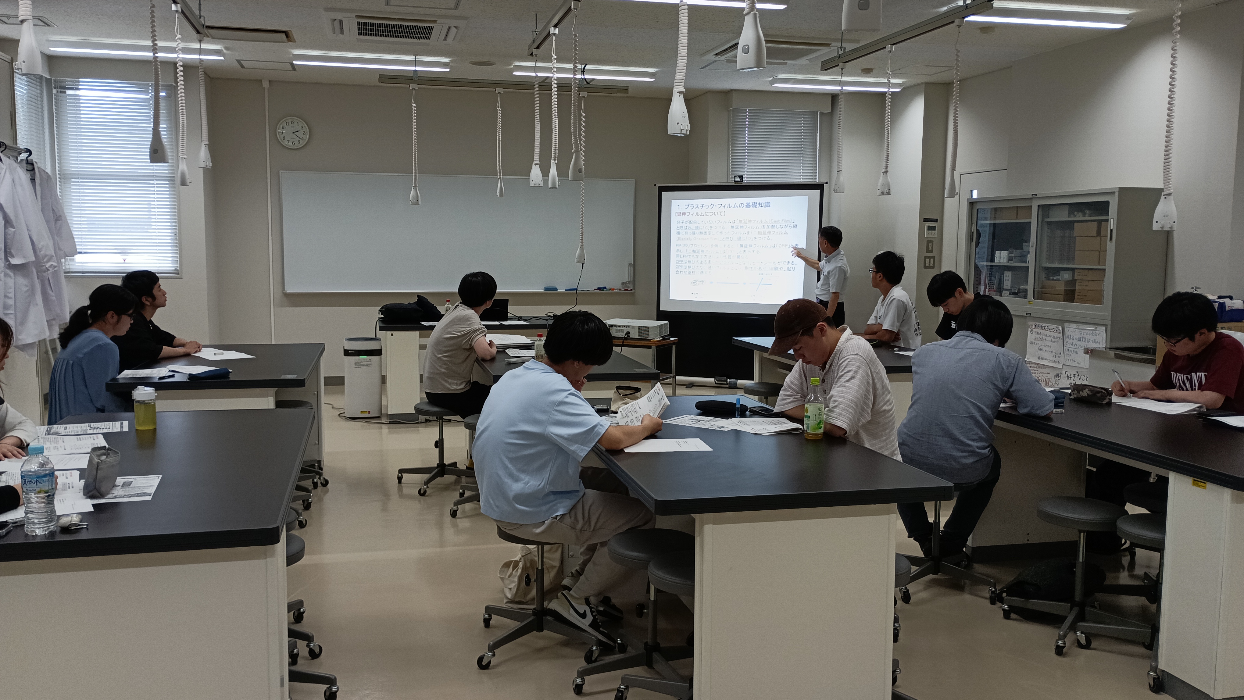 愛知大学地域政策学部の施設見学と賞味期限設定・保存技術について講演しました ~産学連携~